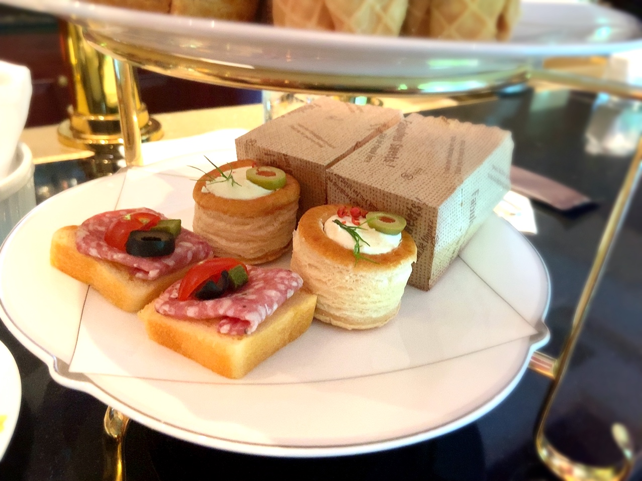ウェスティンホテル東京 『チーズケーキアフタヌーンティー』の下段セイボリー