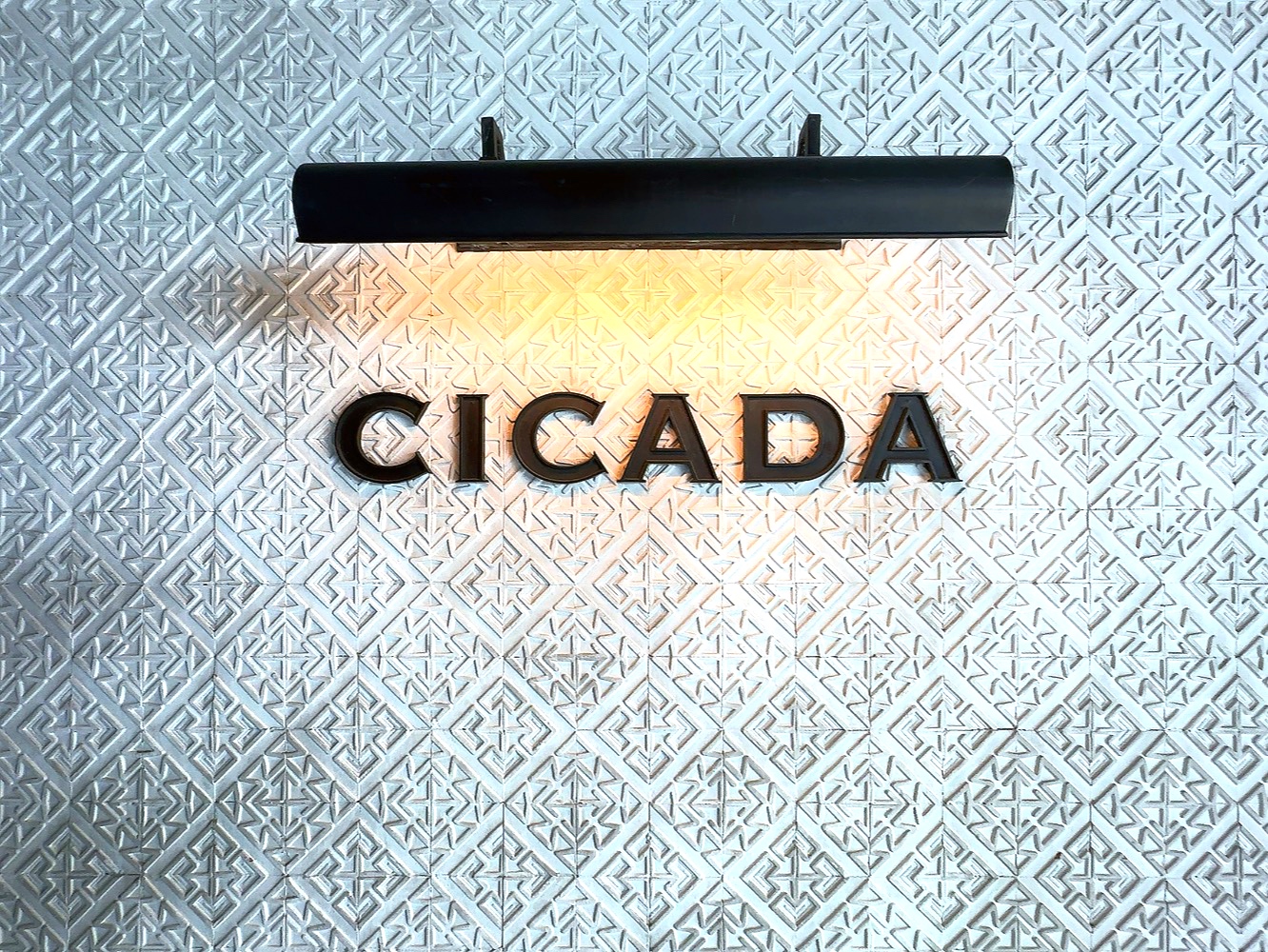 カフェ『CICADA』入口の店名