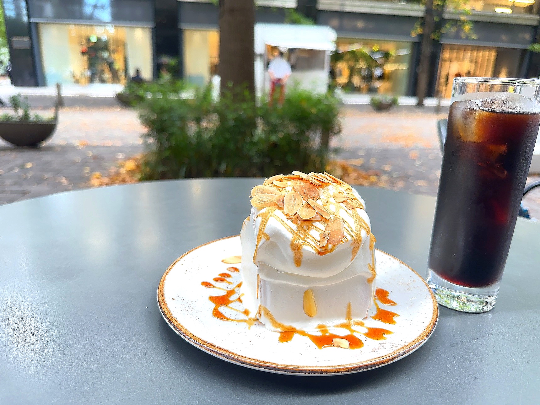 丸の内カフェ『GARB TOKYO』ランチコースのデザート(エンゼルフードケーキ)