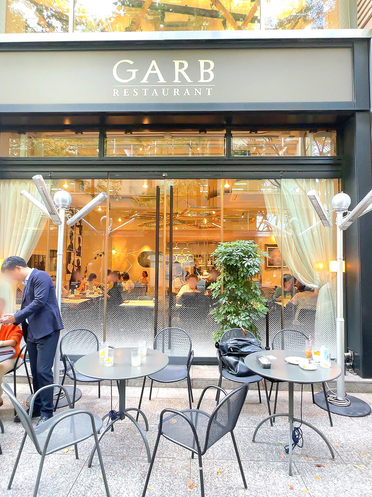 丸の内カフェ『GARB TOKYO』テラス席の雰囲気