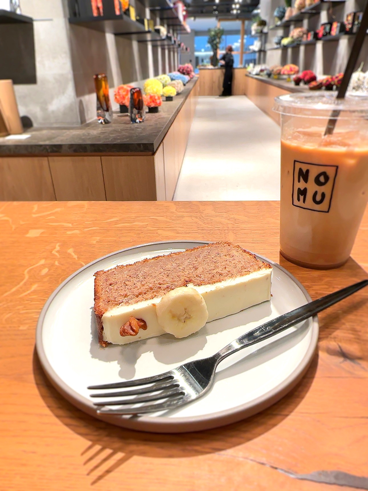 カフェ『ニコライバーグマン・ノム』バナナケーキ