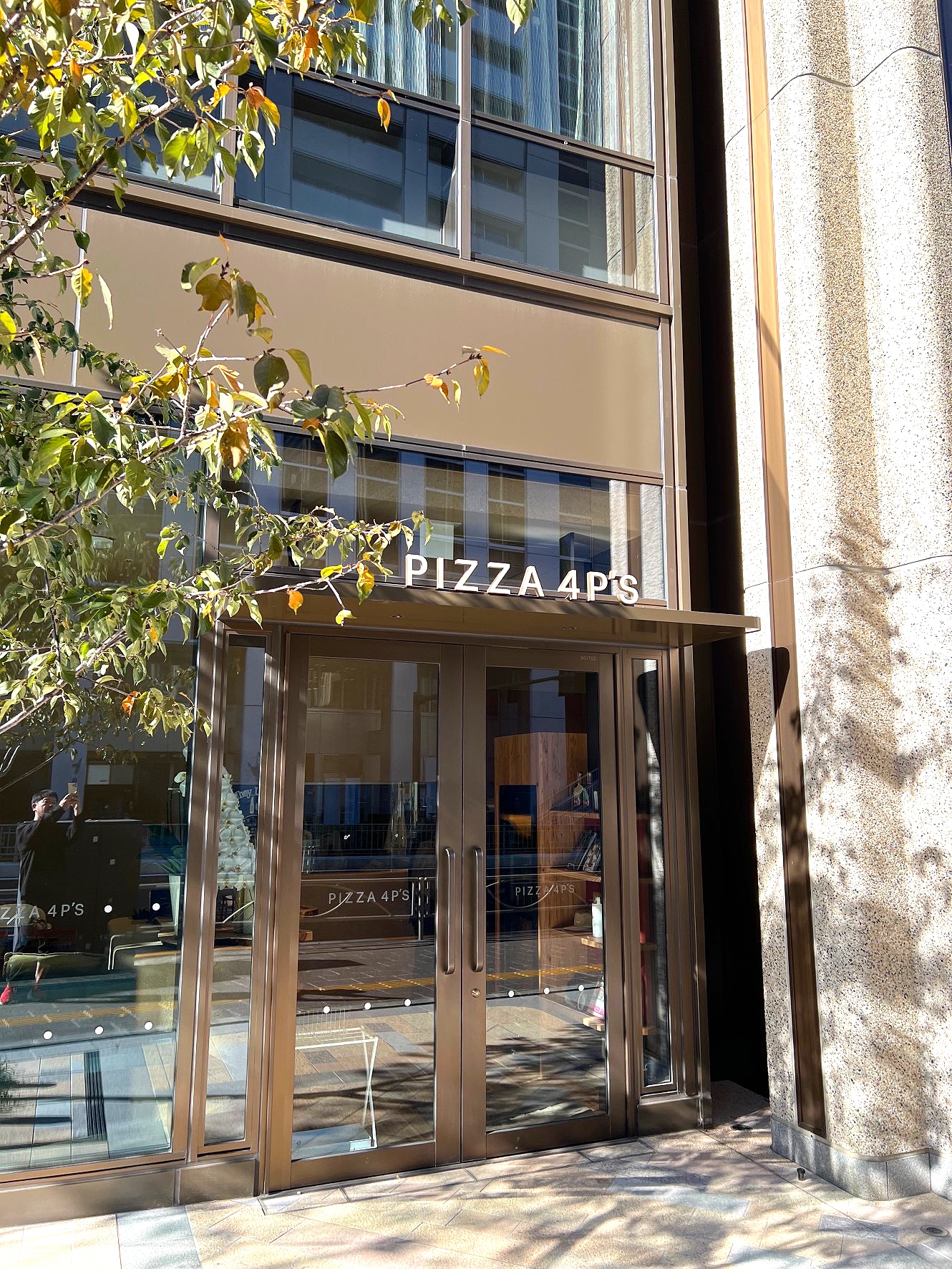 麻布台ヒルズレストラン『Pizza 4p's』入口