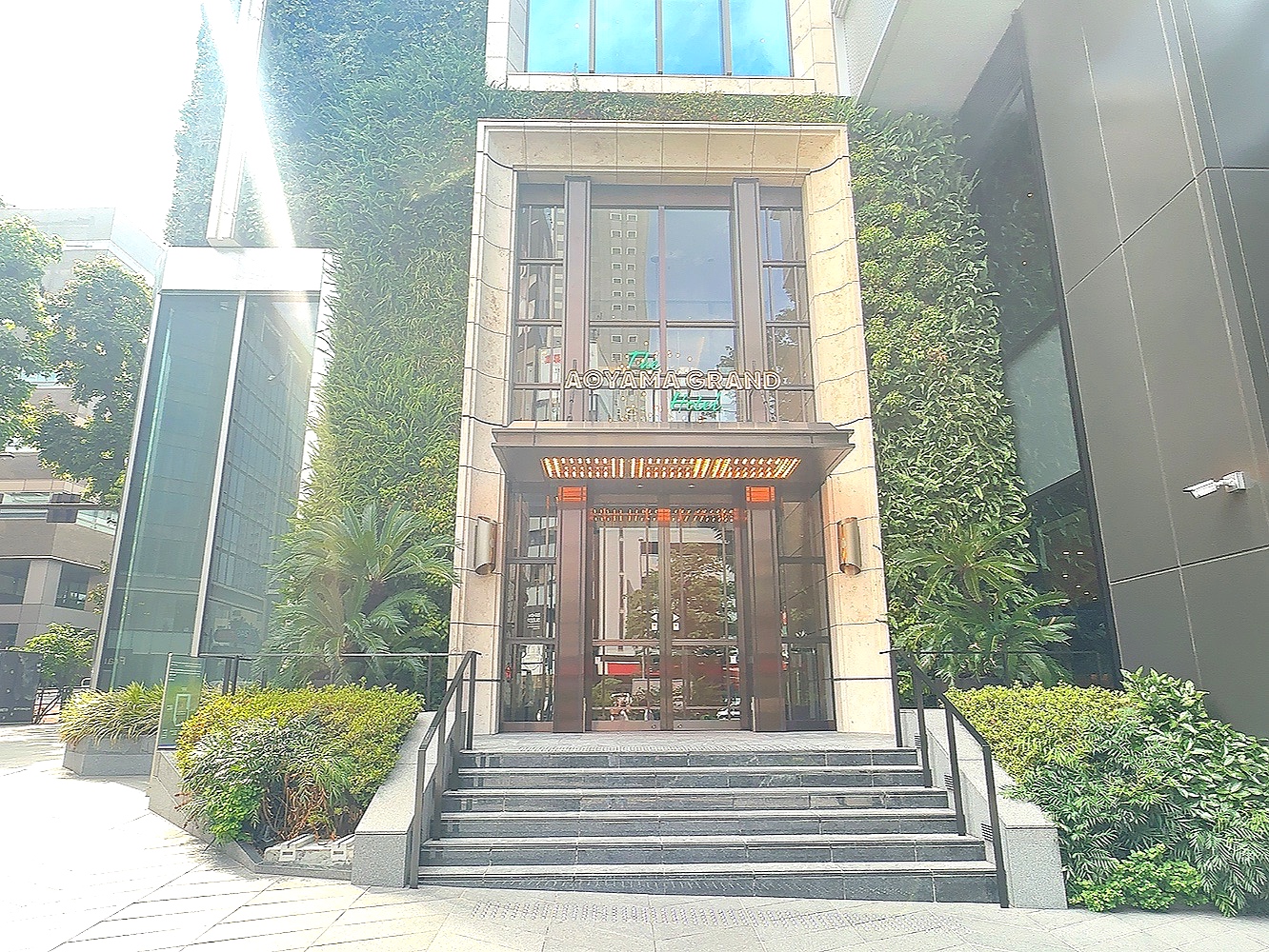 THE AOYAMA GRAND HOTEL 入口